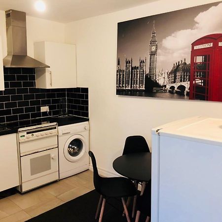 Spacious Studio Flat- Watford Junction & Harry Potter World Kültér fotó